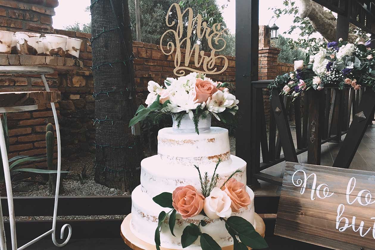 Mr Mrs Wedding Cake 2022 11 16 12 48 27 Utc2